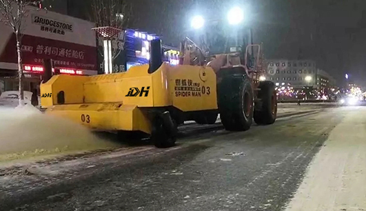 因为有你，这个雪天不在寒冷，除雪保障——星空(体育中国)官方网站为您服务(图2)
